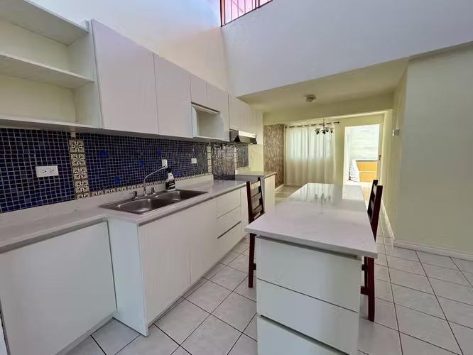 ONE FLOOR HOUSE IN LAGUNILLA