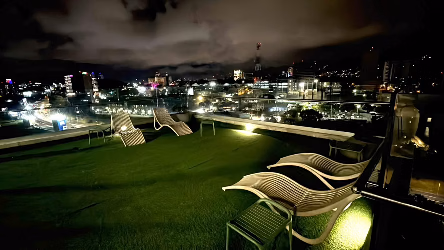 Apartamento con balcón y vista verde en Azenza, La Uruca - Imagen 13
