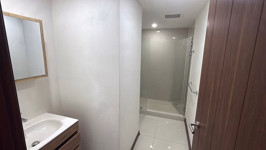Apartamento con balcón y vista verde en Azenza, La Uruca - Imagen 10