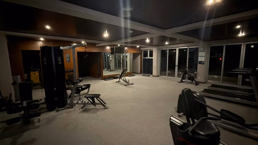 Apartamento con balcón y vista verde en Azenza, La Uruca - Imagen 12