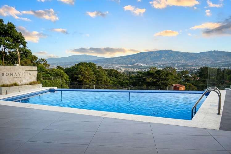 Casa Amoblada Con Una Vista Increible y Excellente Zona en Escazu- Bonavista!