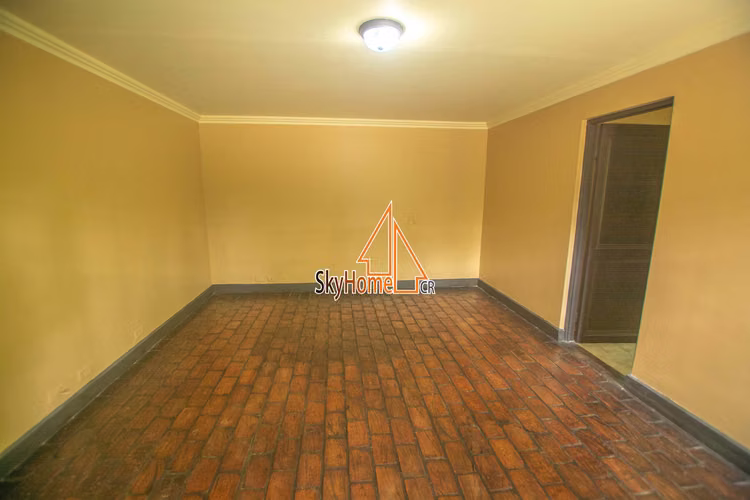 Alquiler / Casa / Curridabat / Cerca de Walmart / Una planta / Amplio jardín - Imagen 13