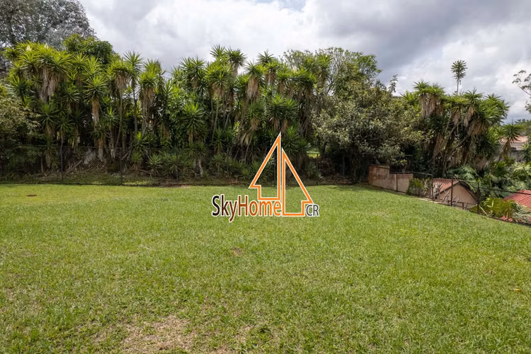 Alquiler / Casa / Curridabat / Cerca de Walmart / Una planta / Amplio jardín - Imagen 2