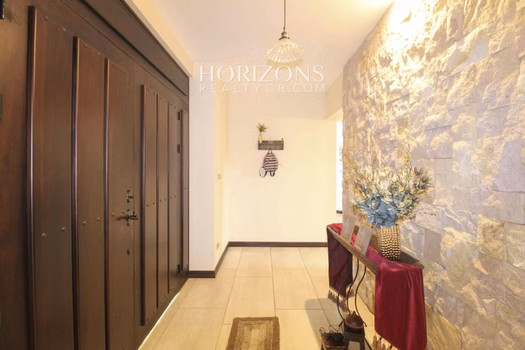 Residencia de Lujo en Venta Condominio Tierras del Este Curridabat NOJ981 - Imagen 2