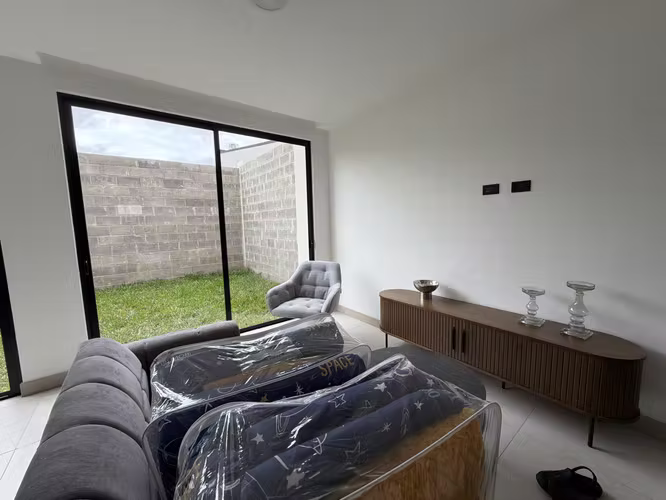 Casa en alquiler en Lindora Village, Santa Ana — $2,200 mensuales - Imagen 2