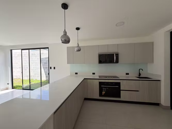 Casa en alquiler en Lindora Village, Santa Ana — $2,200 mensuales