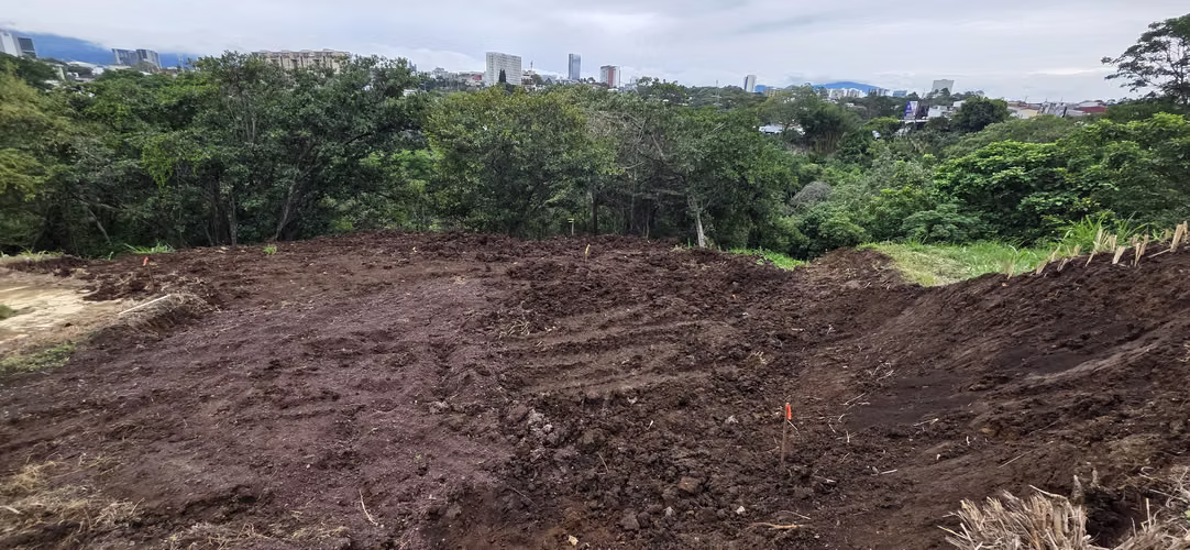 Lote de 898 m² en Condominio Vistara