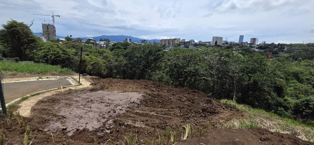 Lote de 898 m² en Condominio Vistara