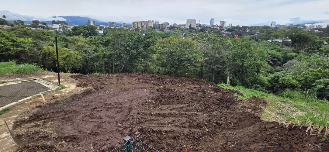 Lote de 898 m² en Condominio Vistara