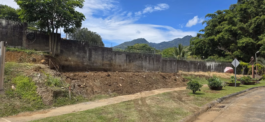 Lote comercial en venta en la entrada de Rivergrand