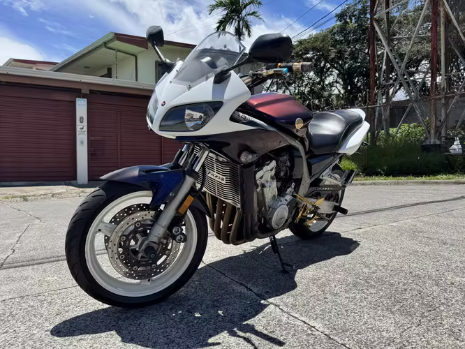Yamaha FZS1000 Fazer, 1000cc - Imagen 1