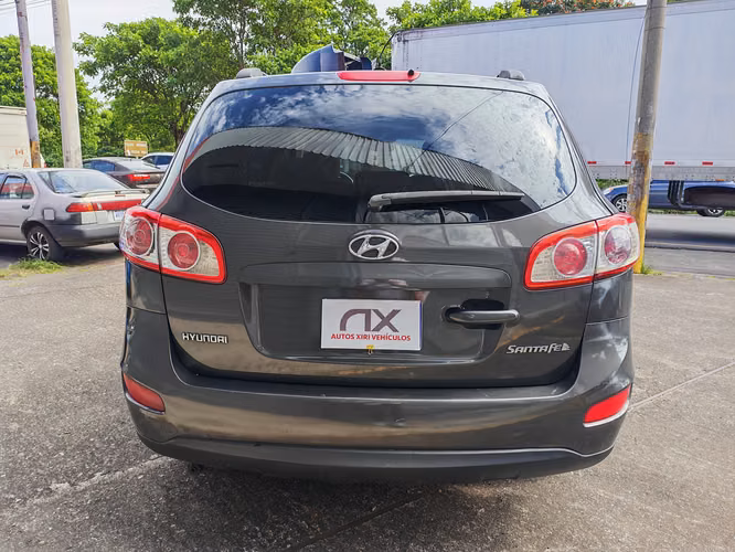 Hyundai Santa Fe 4x4 con Gas año 2010 - Imagen 4