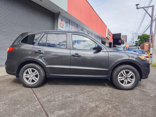 Hyundai Santa Fe 4x4 con Gas año 2010 - Imagen 3
