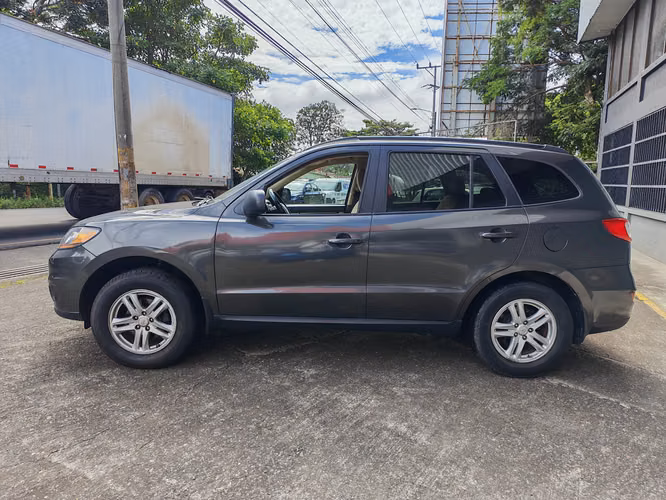 Hyundai Santa Fe 4x4 con Gas año 2010 - Imagen 5