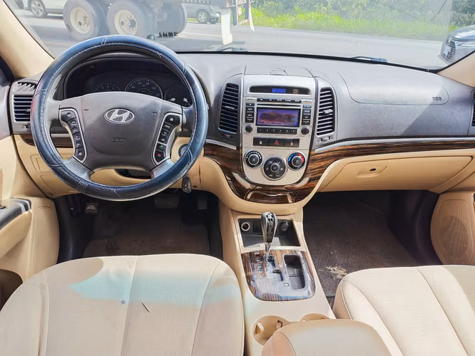 Hyundai Santa Fe 4x4 con Gas año 2010 - Imagen 6