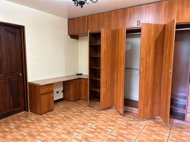 SE ALQUILA CASA DE 2 HABITACIONES EN CIUDAD COLON - MORA - Imagen 5