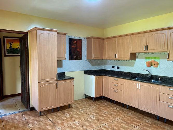 SE ALQUILA CASA DE 2 HABITACIONES EN CIUDAD COLON - MORA - Imagen 3