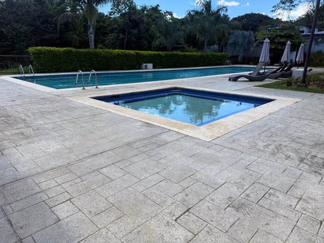 Lote Esquinero en Altabrisa Condo, Grecia – 328m², Construye un Sueño