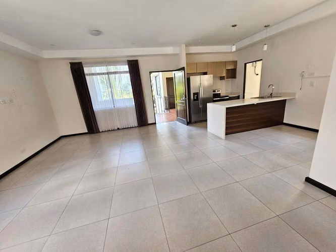 Santa Ana - Alquiler de Apartamento.