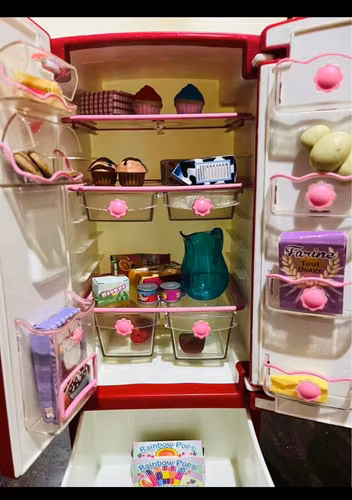 Muñeca Our Generation con Refrigeradora y Cocina