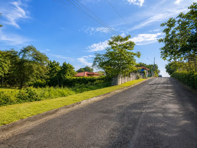 SE VENDE HERMOSO LOTE EN CONDOMINIO LA MALLORQUINA