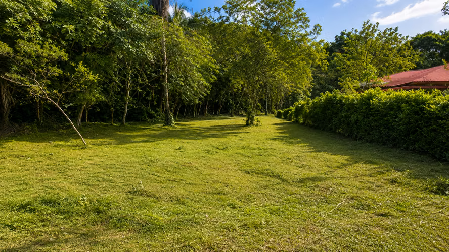 SE VENDE HERMOSO LOTE EN CONDOMINIO LA MALLORQUINA