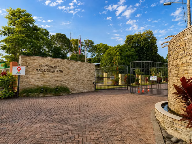 SE VENDE HERMOSO LOTE EN CONDOMINIO LA MALLORQUINA
