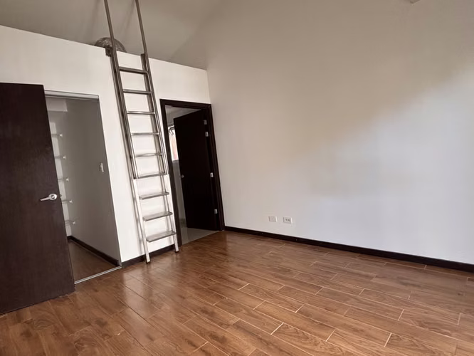 Alquiler de apartamento en Condominio con línea blanca en Sta Ana RH