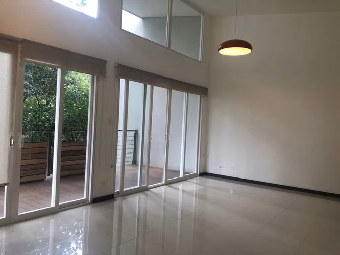 Alquiler de apartamento en Condominio con línea blanca en Sta Ana RH