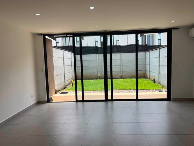 Alquiler de casa en condominio en Lindora con línea blanca - Imagen 9