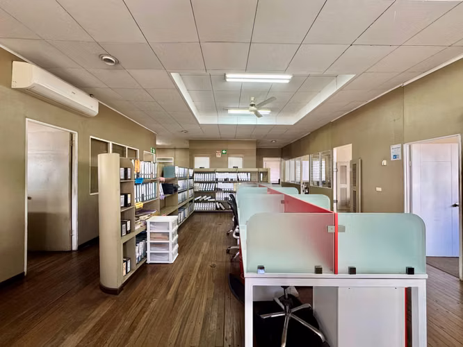 Alquiler Propiedad Comercial Con Espacio Para Hacer Crecer Tu Empresa, - Imagen 17