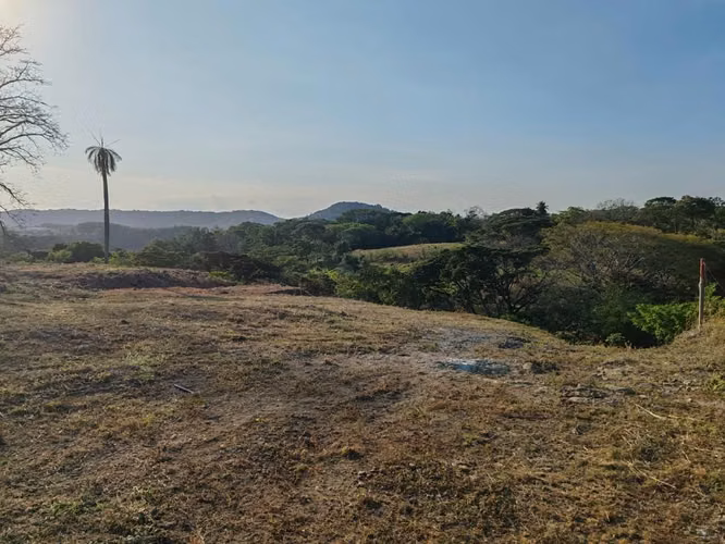 Se vende lote en Caldera- San Mateo - Labrador