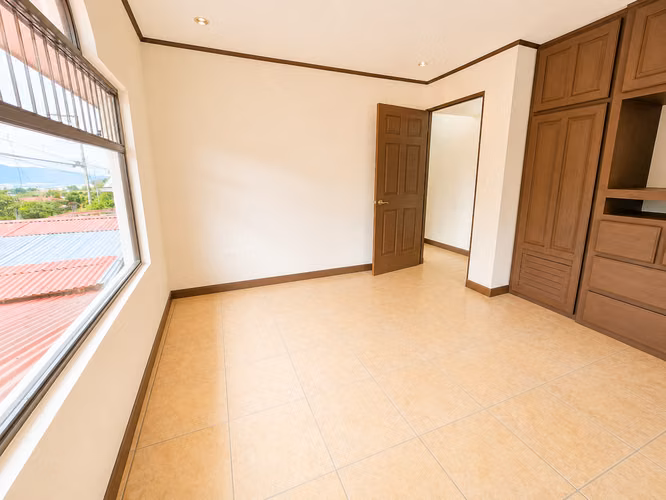 VENDO CASA INDEPENDIENTE DE 3 HABITACIONES EN SAN RAMÓN DE LA UNIÓN - Imagen 13