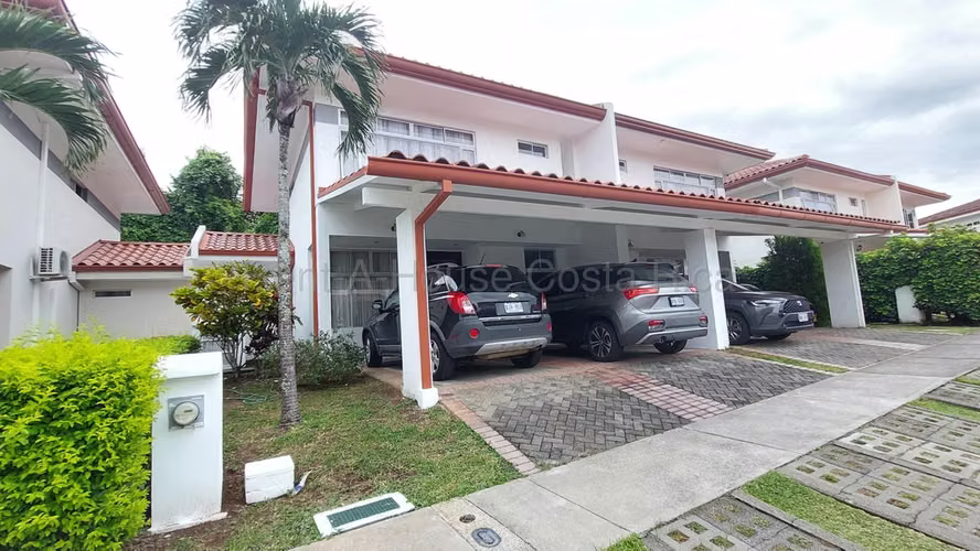 Venta de Casa en Condominio Hacienda Colón. RAH 26-2134