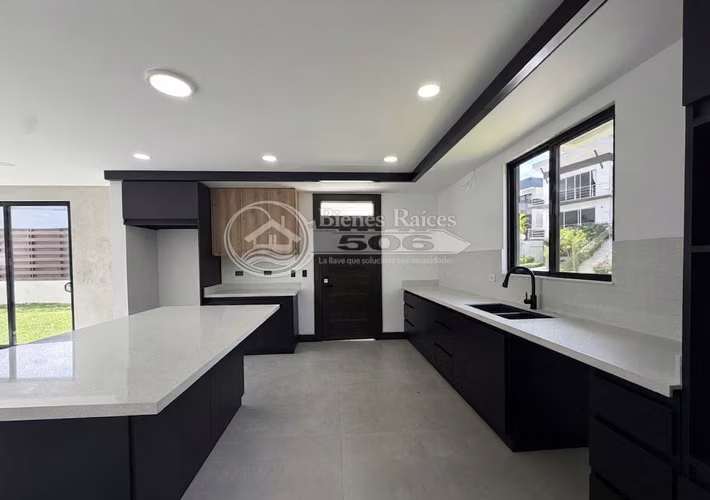 Casa para estrenar condominio Tierras de Café Heredia