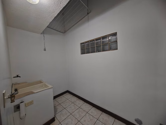 Se Alquila Apartamento Grande Heredia, San Pablo Barrio María Auiliadora, 100 metros de la UNA