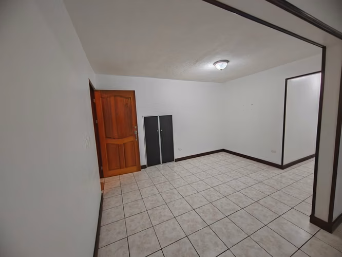 Se Alquila Apartamento Grande Heredia, San Pablo Barrio María Auiliadora, 100 metros de la UNA