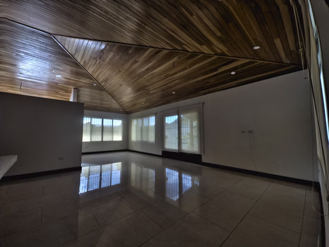 ATENAS ALQUILER DE  AMPLIA RESIDENCIA - Imagen 8