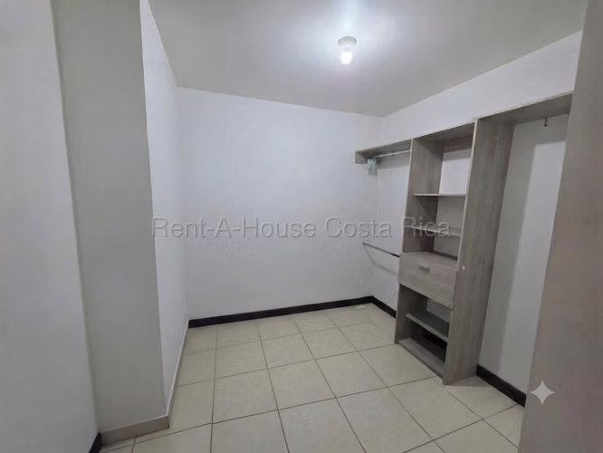 Venta de Casa con 4 habitaciones en en Real Cariari, Heredia - Imagen 8