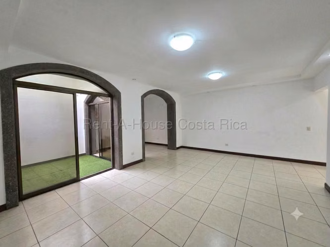 Venta de Casa con 4 habitaciones en en Real Cariari, Heredia - Imagen 4