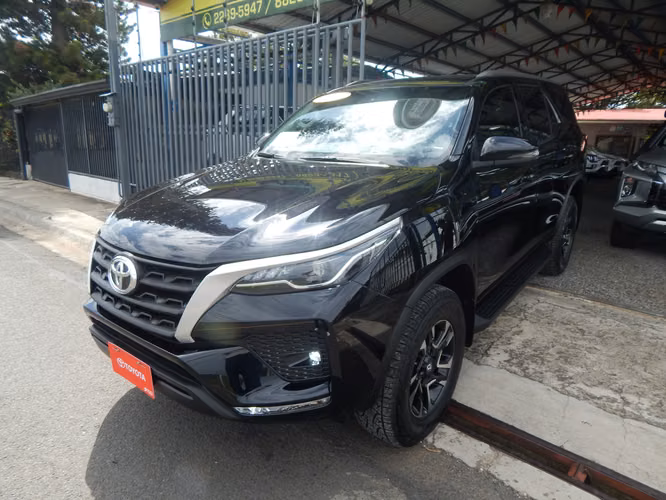 TOYOTA FORTUNER TDI AUTOMATICO 2027