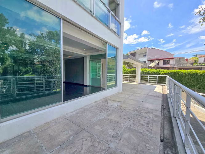 Apartamento en 1er nivel con terraza grande en Bello Horizonte Escazú - Imagen 16