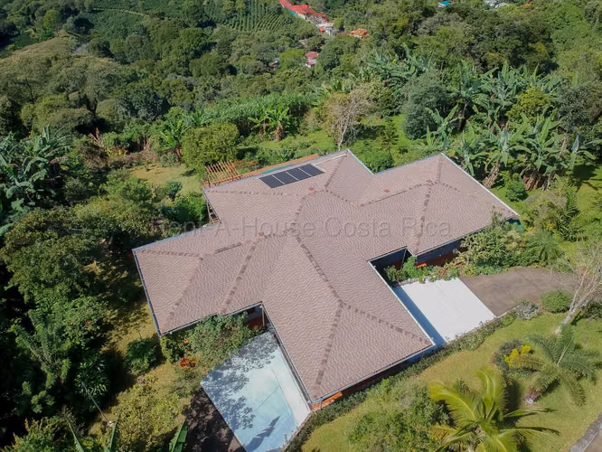  Casa con Piscina en Venta – Carrillo Alto de Poás, Alajuela EB 27-491