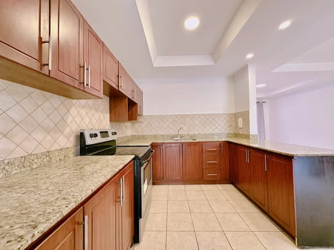 POZOS DE SANTA ANA: CASA EN ALQUILER DE 3 HAB EN CONDOMINIO CON LINEA BLANCA - Imagen 3
