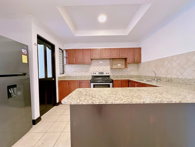 POZOS DE SANTA ANA: CASA EN ALQUILER DE 3 HAB EN CONDOMINIO CON LINEA BLANCA - Imagen 4