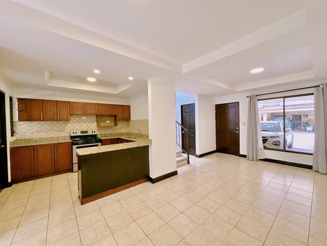 POZOS DE SANTA ANA: CASA EN ALQUILER DE 3 HAB EN CONDOMINIO