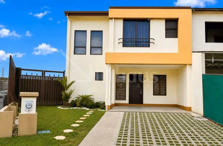 id 43428 Amplia casa en venta con piscina en Condominio La Floresta - Imagen 1