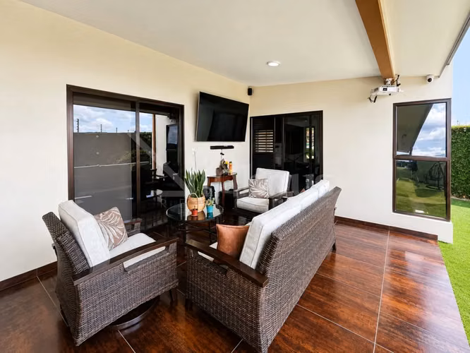 id 43428 Amplia casa en venta con piscina en Condominio La Floresta - Imagen 2