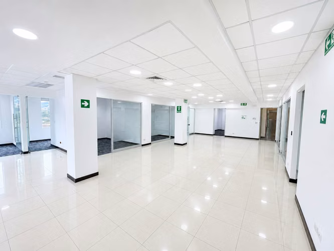 Alquiler de Oficina en Escazú | 300 m² | 12 Parqueos | Ideal para Empresas Corporativas y Multinacionales