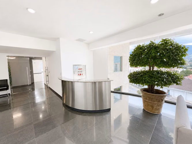 Alquiler de Oficina en Escazú | 300 m² | 12 Parqueos | Ideal para Empresas Corporativas y Multinacionales
